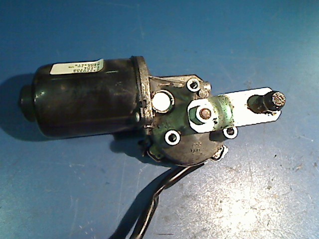 SCHEIBENWISCHERMOTOR VORNE