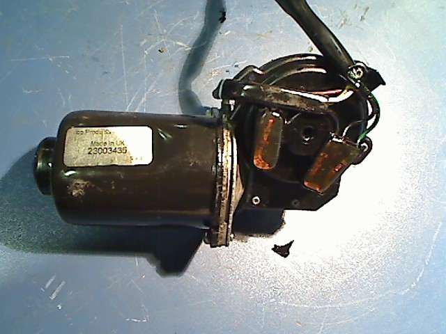 SCHEIBENWISCHERMOTOR VORNE