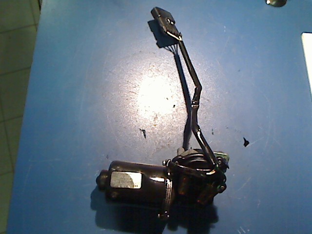 SCHEIBENWISCHERMOTOR VORNE