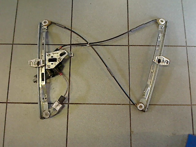 FENSTERHEBER ELEKTRISCH MIT MOTOR LINKS VORNE