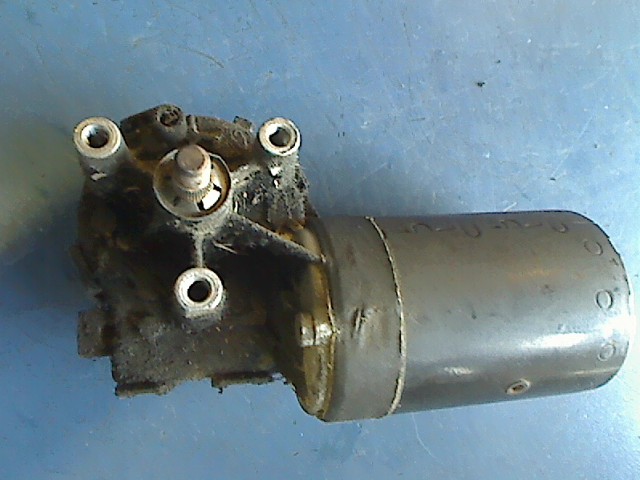 SCHEIBENWISCHERMOTOR VORNE