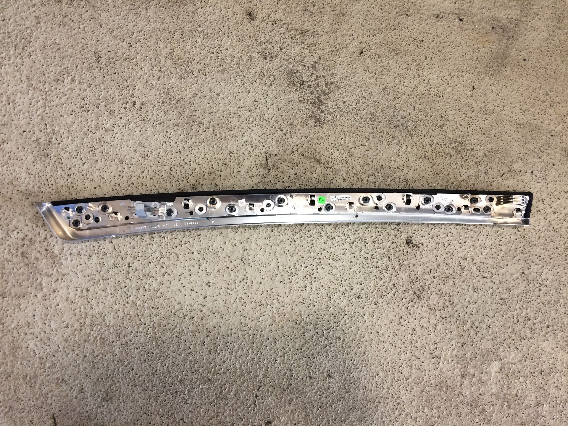 ZIERLEISTE TÜRVERKLEIDUNG LINKS VORNE