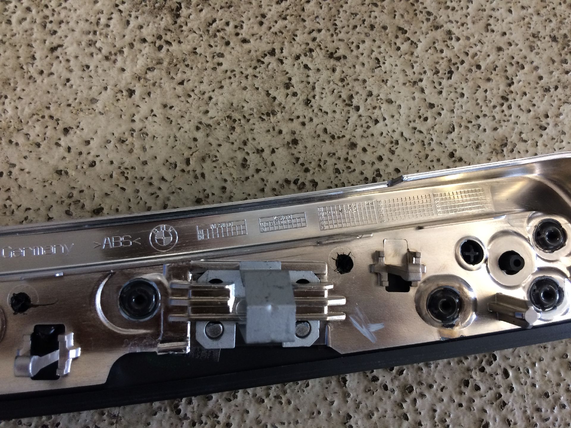 ZIERLEISTE TÜRVERKLEIDUNG LINKS VORNE