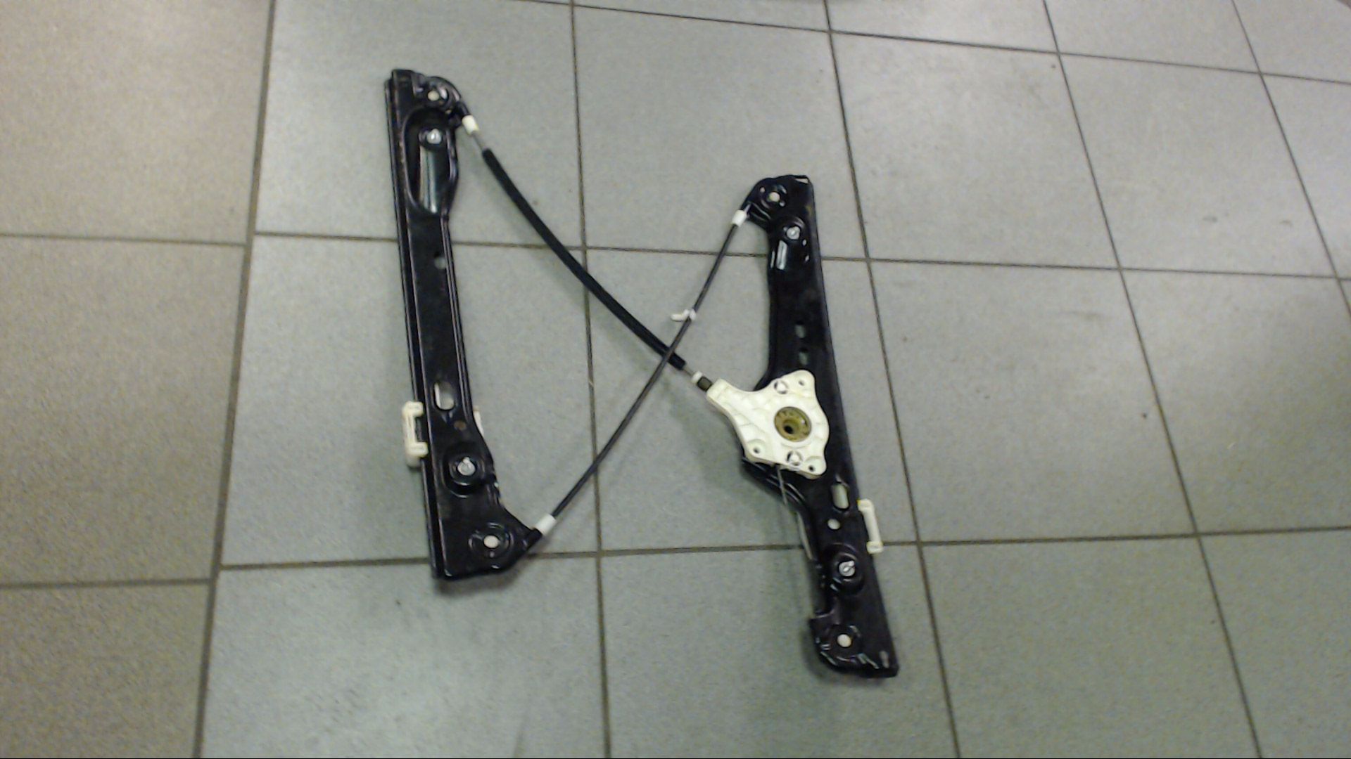 FENSTERHEBER ELEKTRISCH LINKS VORNE