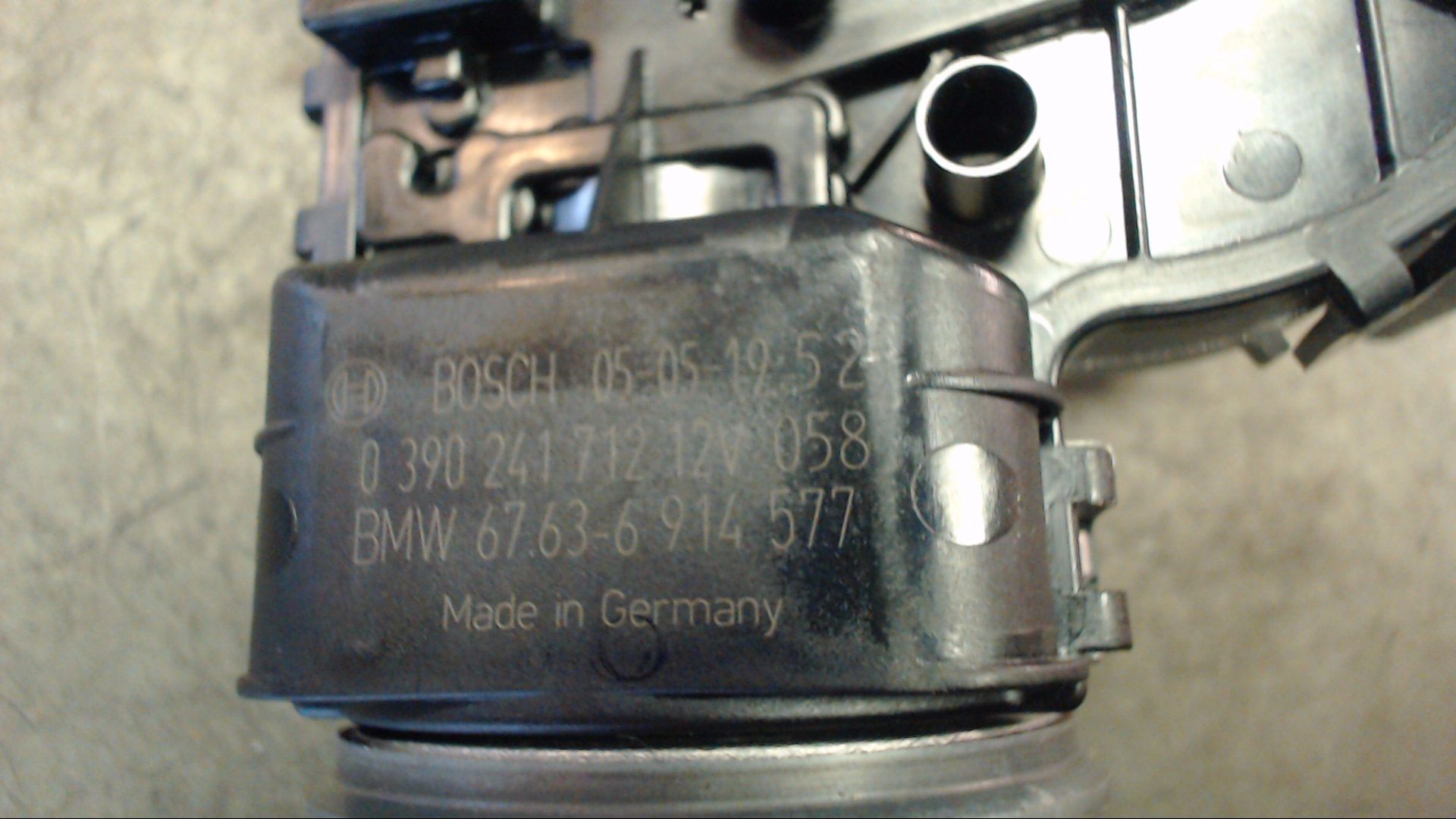 SCHEIBENWISCHERMOTOR VORNE