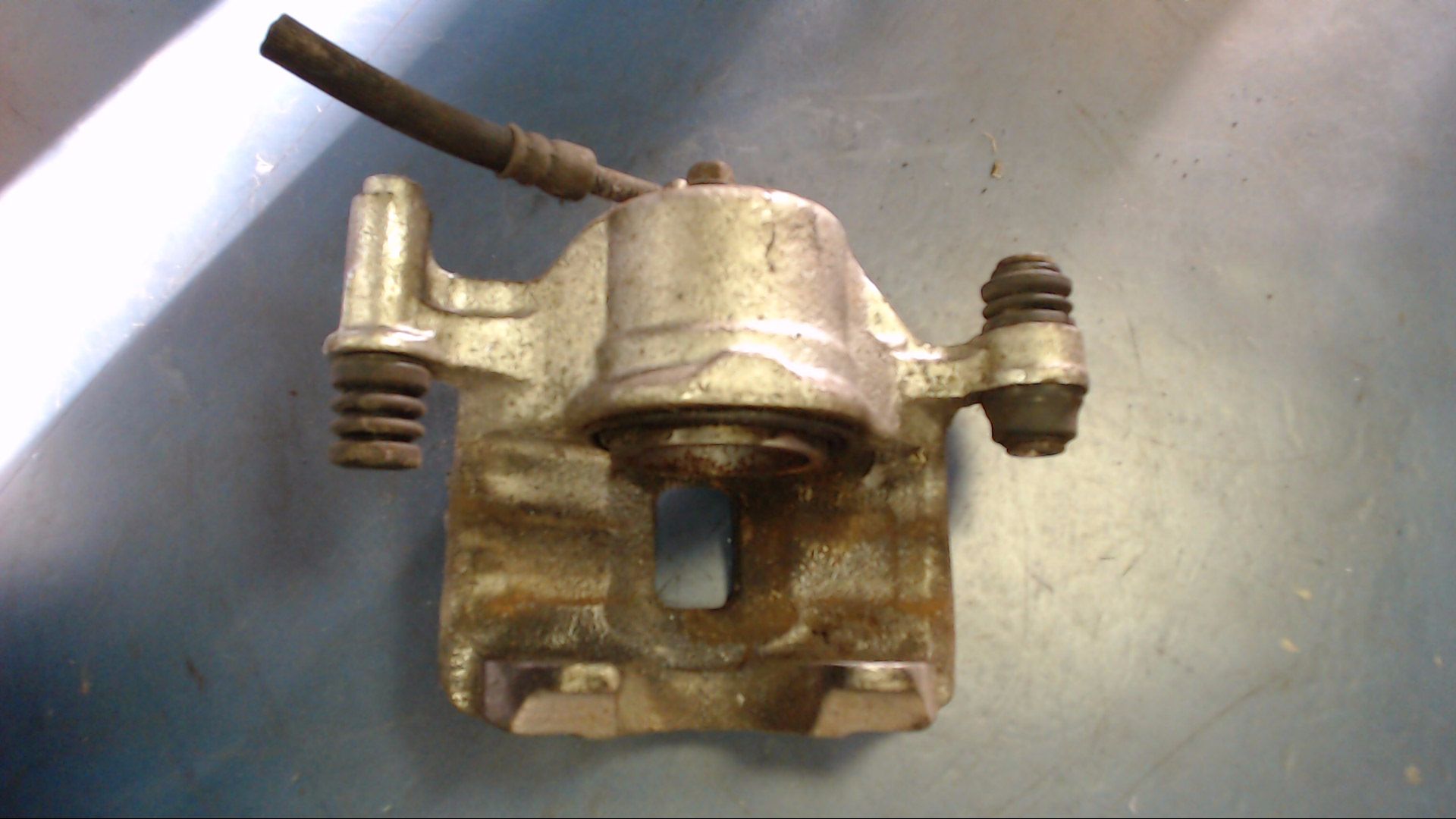 BREMSSATTEL LINKS VORNE