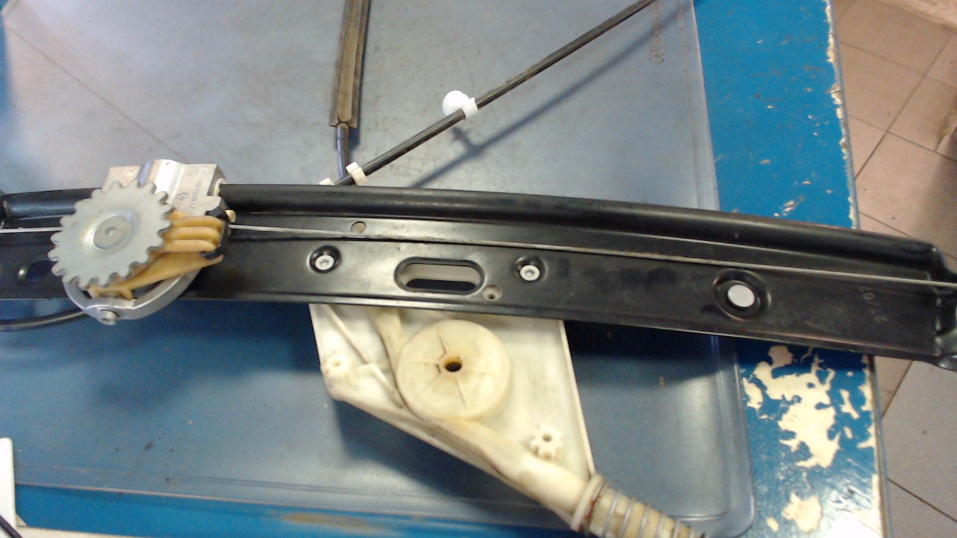 FENSTERHEBER ELEKTRISCH LINKS
