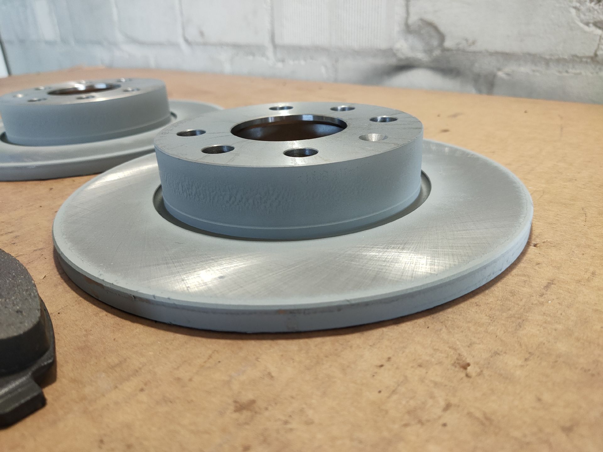 BREMSSCHEIBENSATZ MIT BELÄGE VORNE