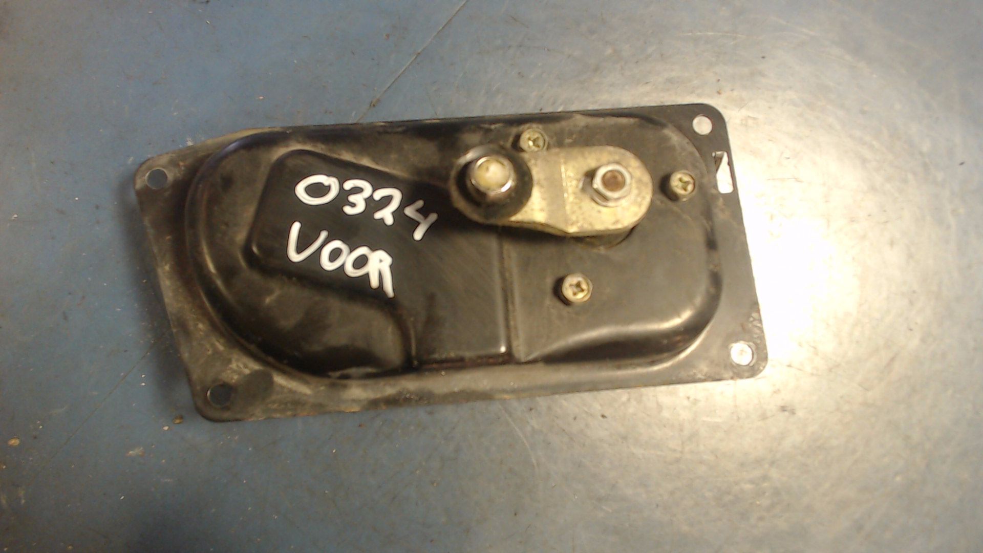 SCHEIBENWISCHERMOTOR VORNE