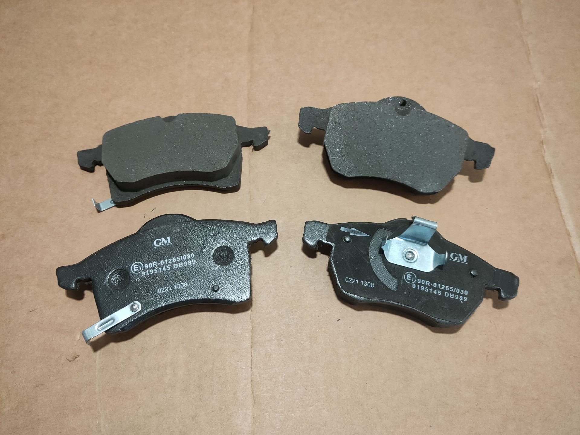 BREMSBELÄGSATZ VORNE