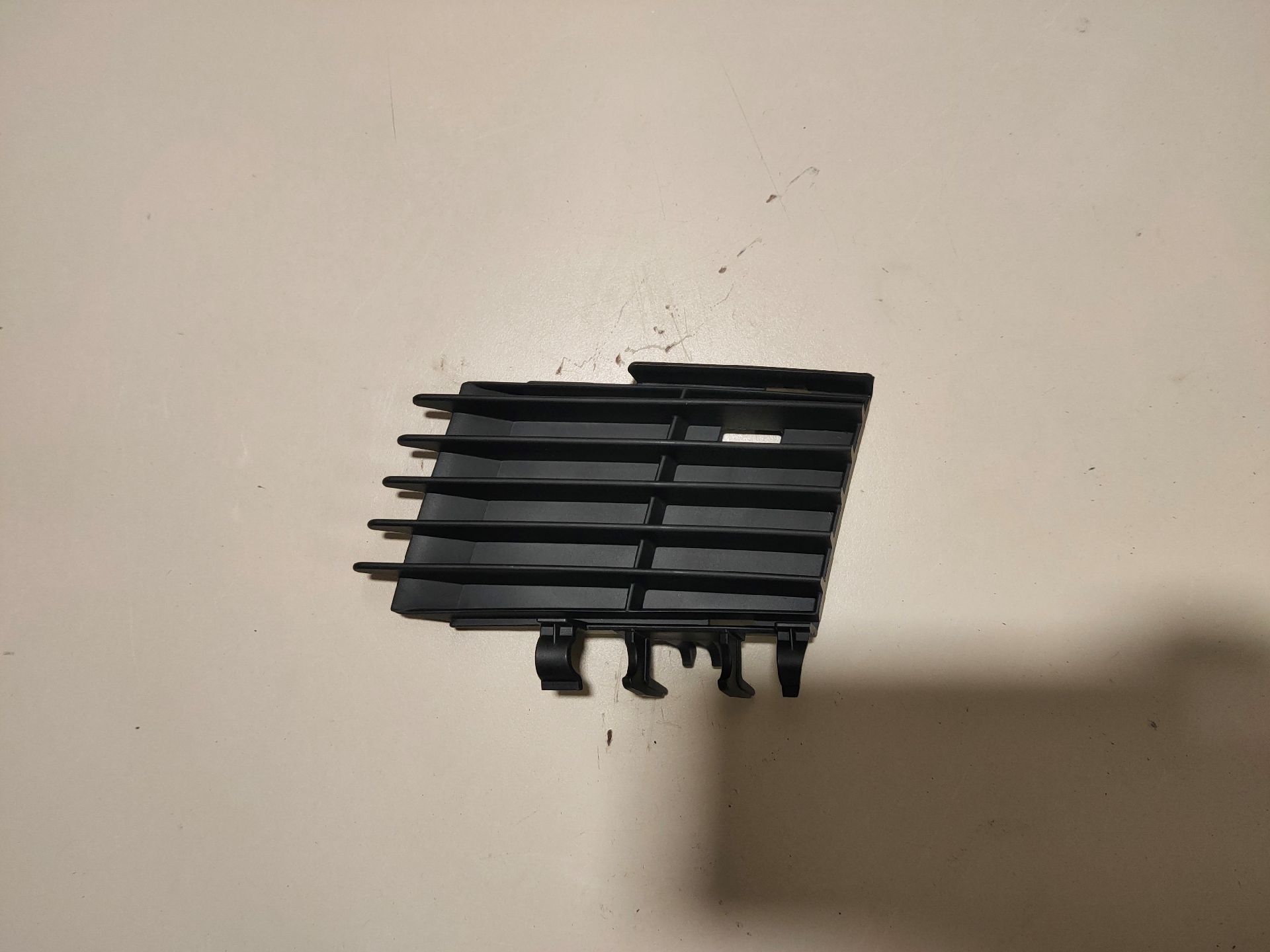 GITTER LINKS STOßSTANGE VORNE