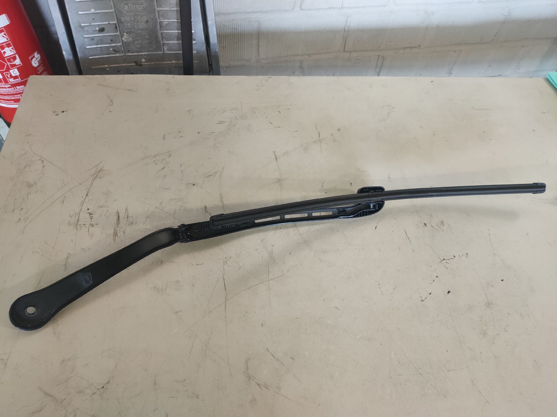 Scheibenwischerarm Links