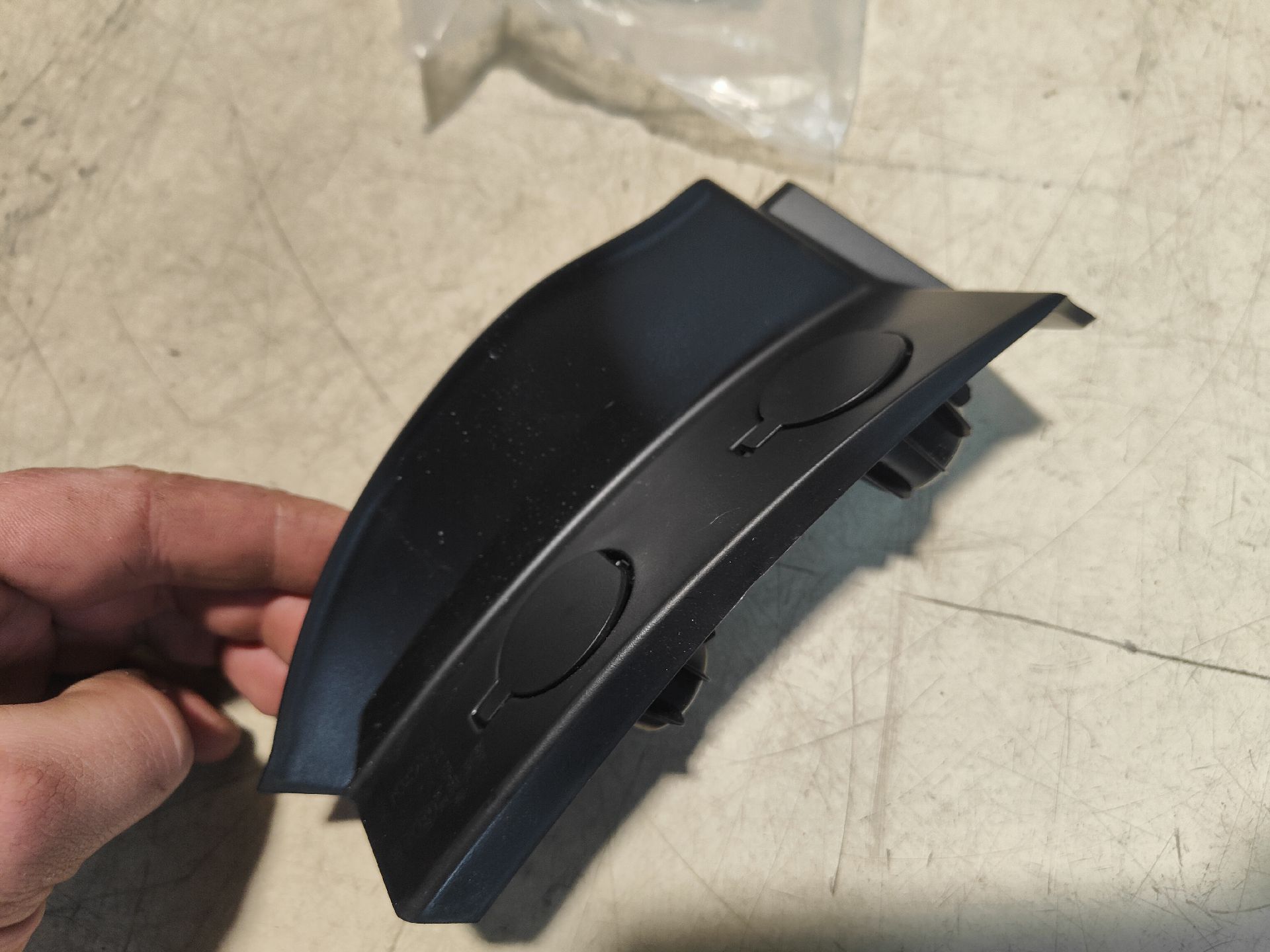 Heckleuchtenblende seitlich Links