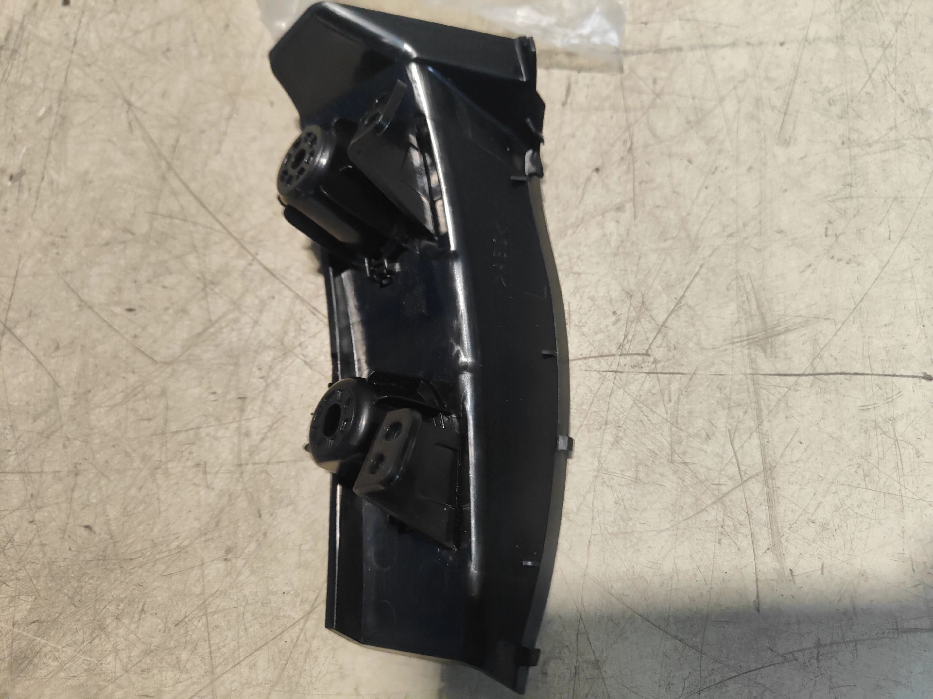 Heckleuchtenblende seitlich Links