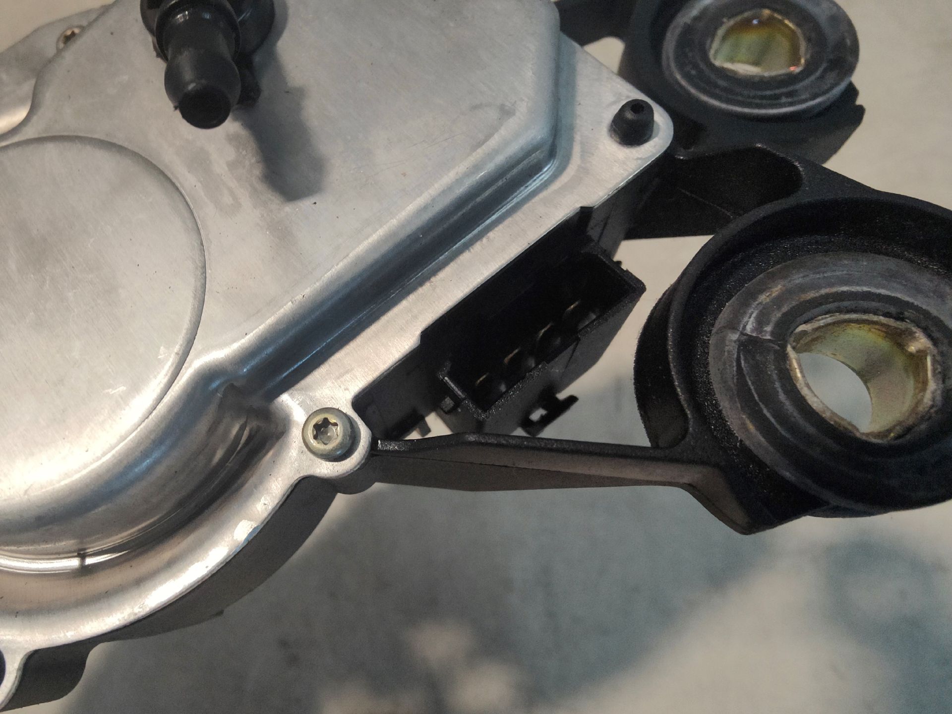 Scheibenwischermotor hinten