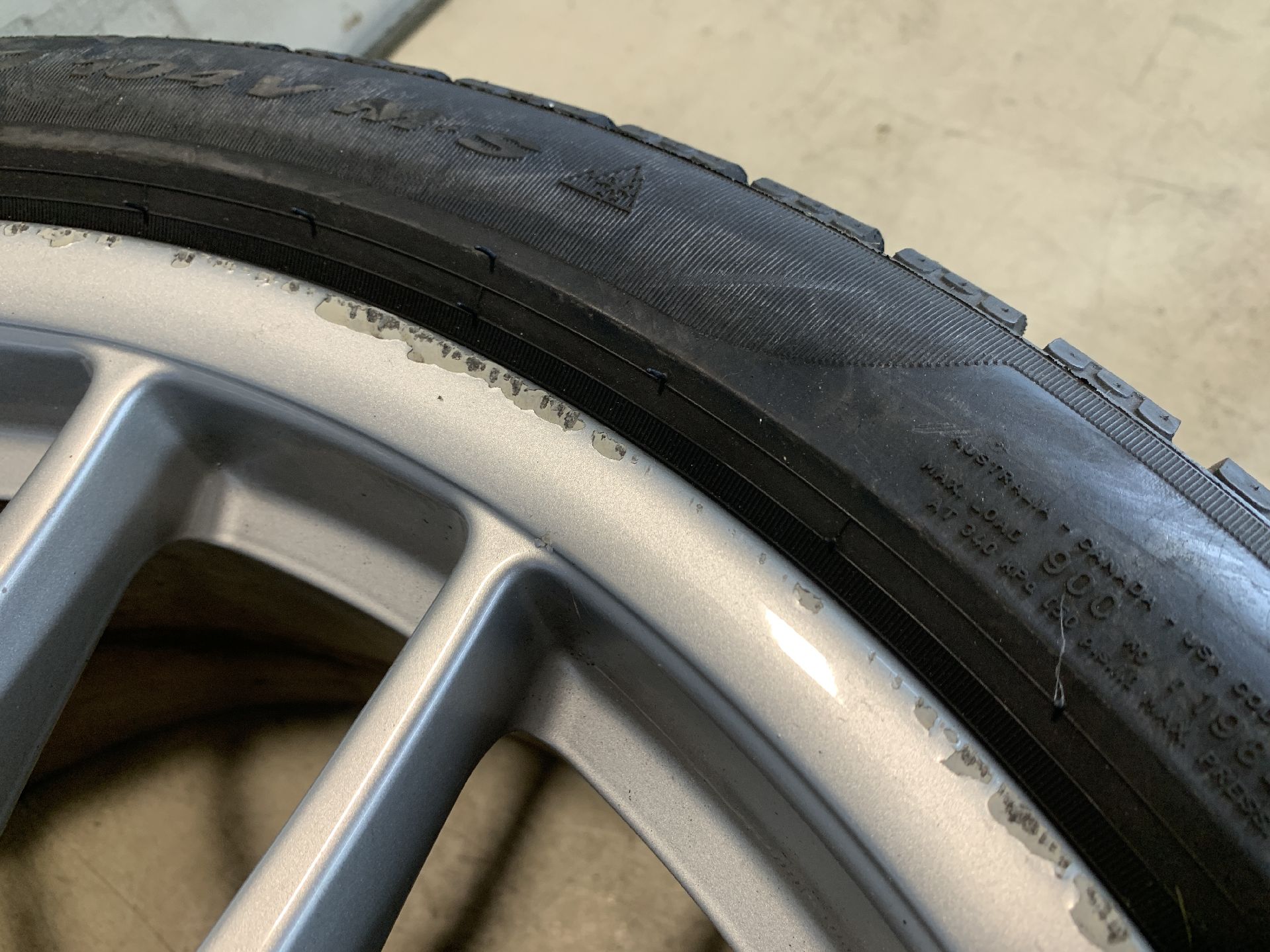 Alufelge mit Winterreifen