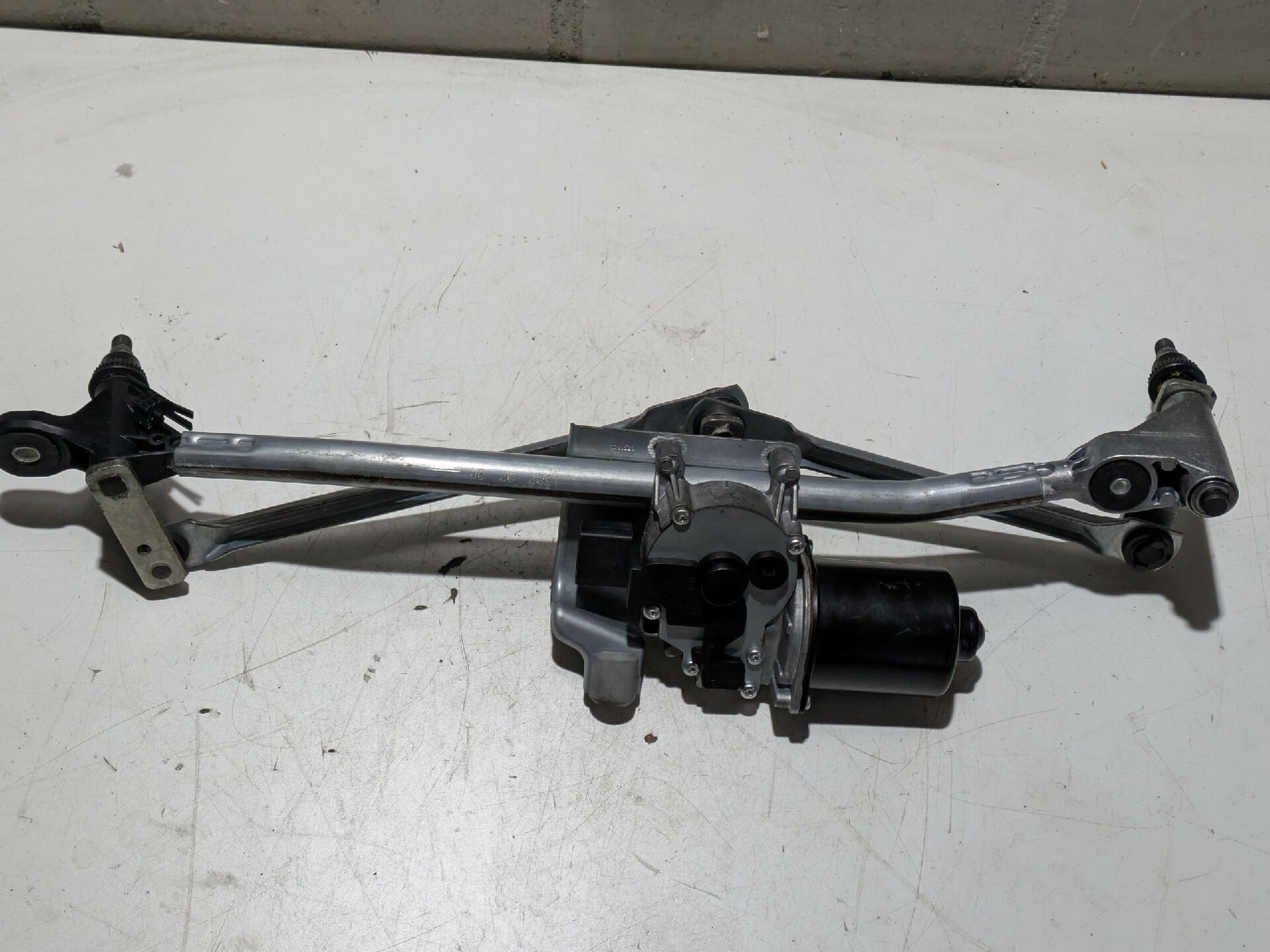 Scheibenwischergestänge mit Motor Vorne