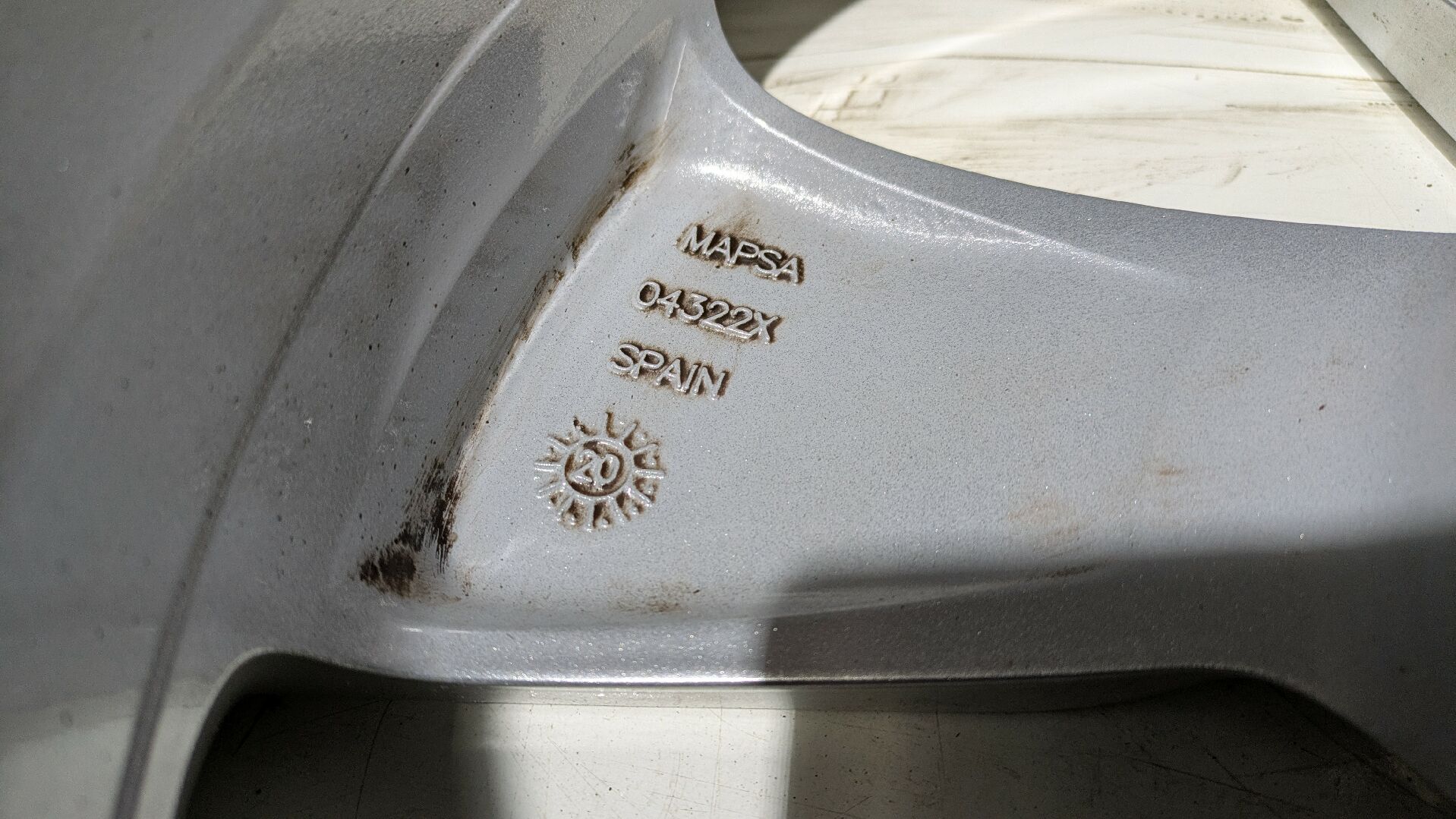 Satz Alufelgen Allwetterreifen