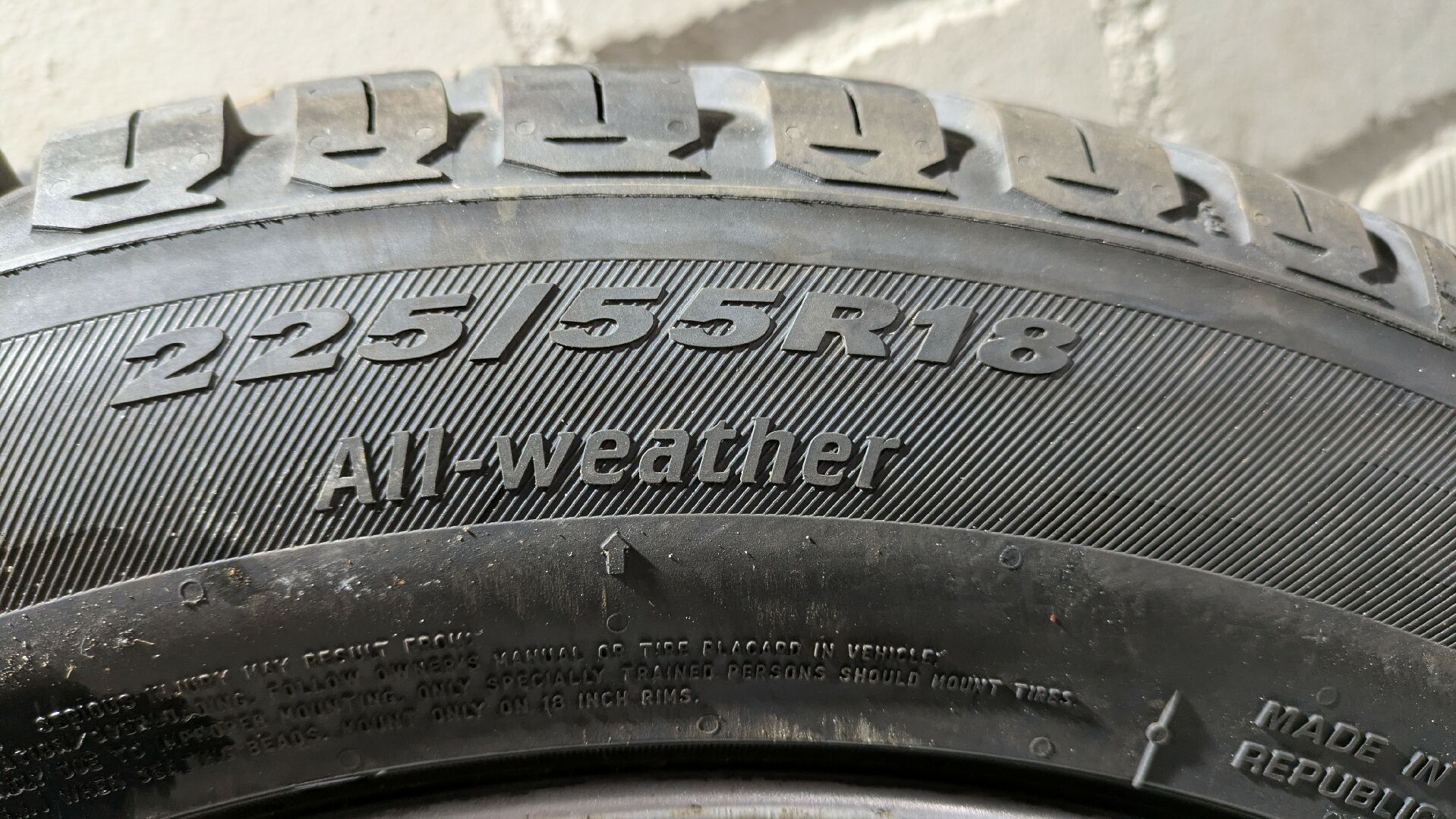 Satz Alufelgen Allwetterreifen