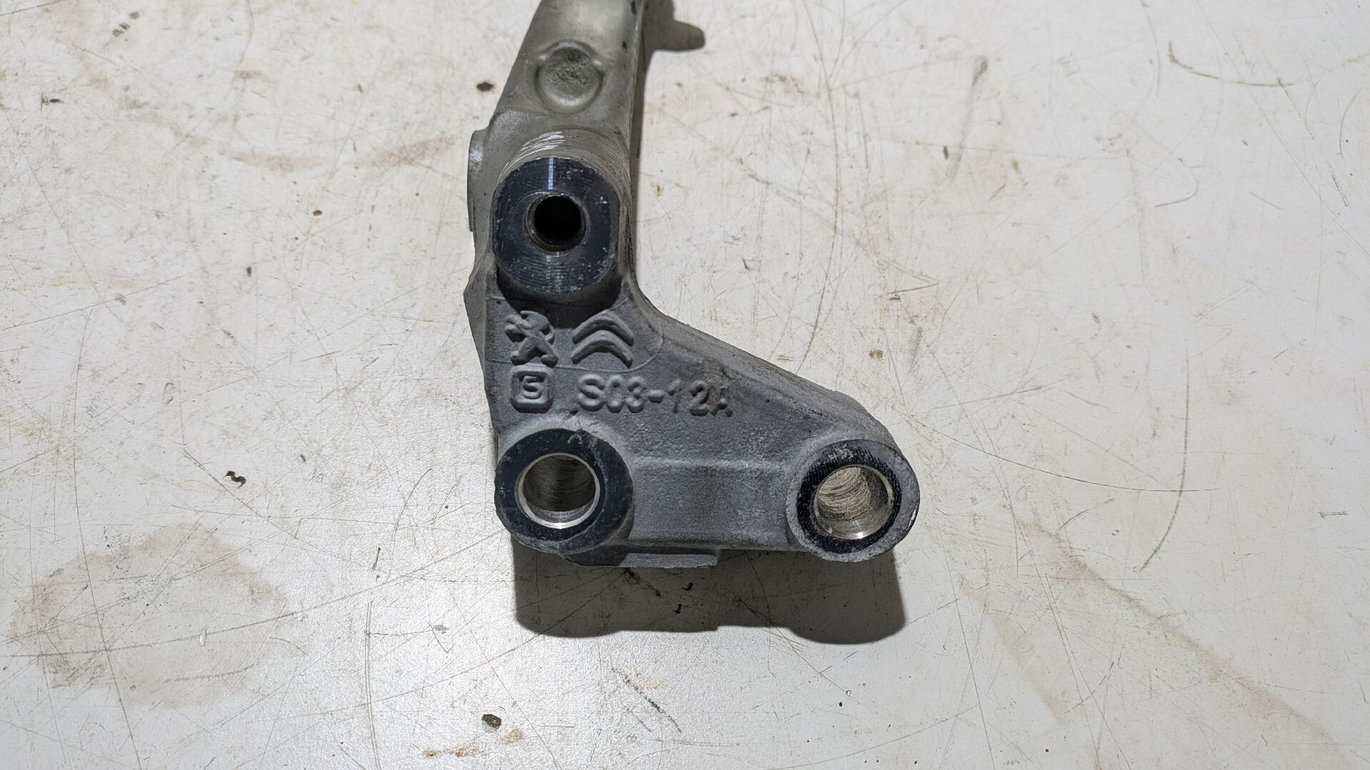 Motorträger Links Vorne