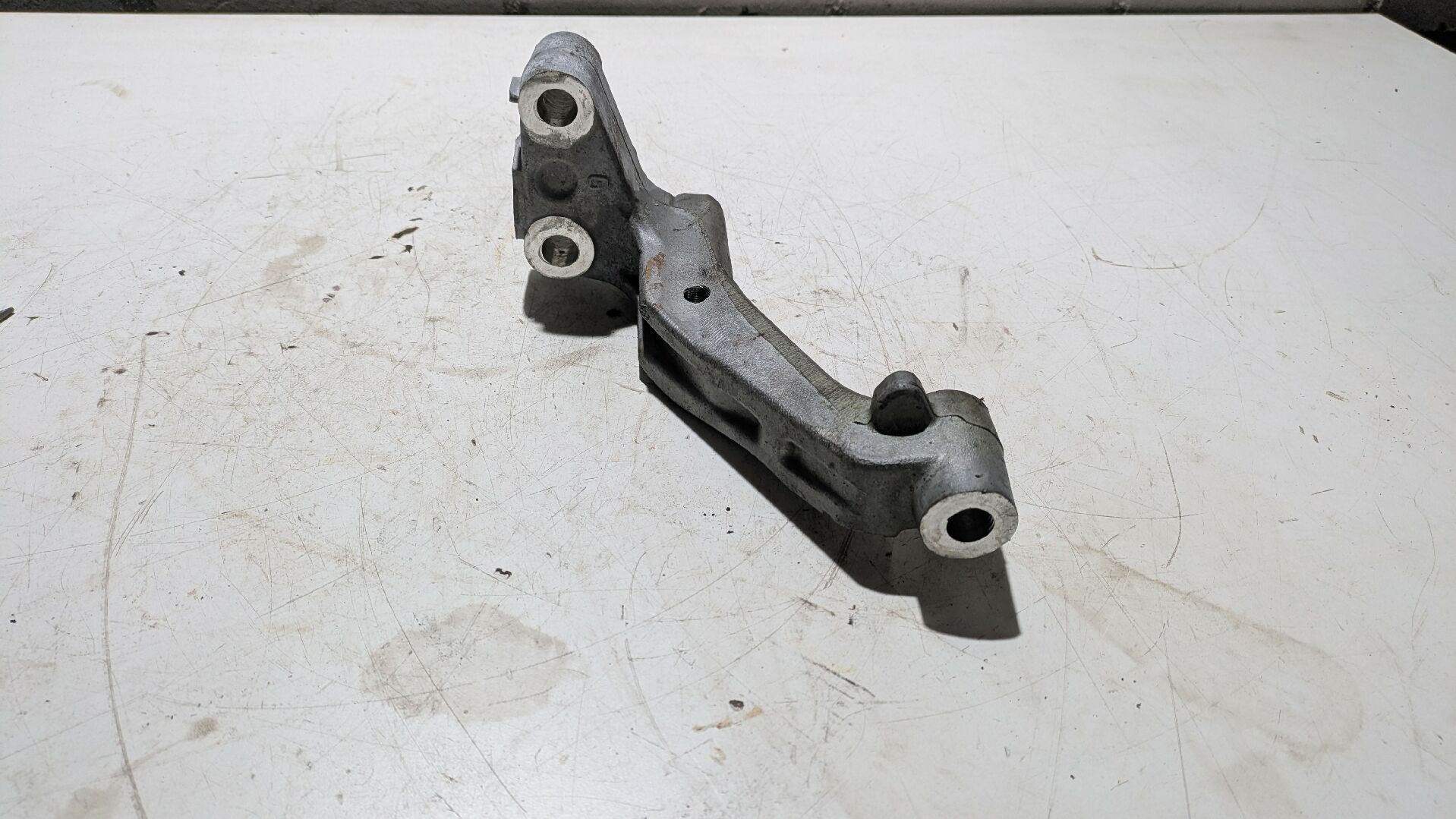 Motorträger Links Vorne