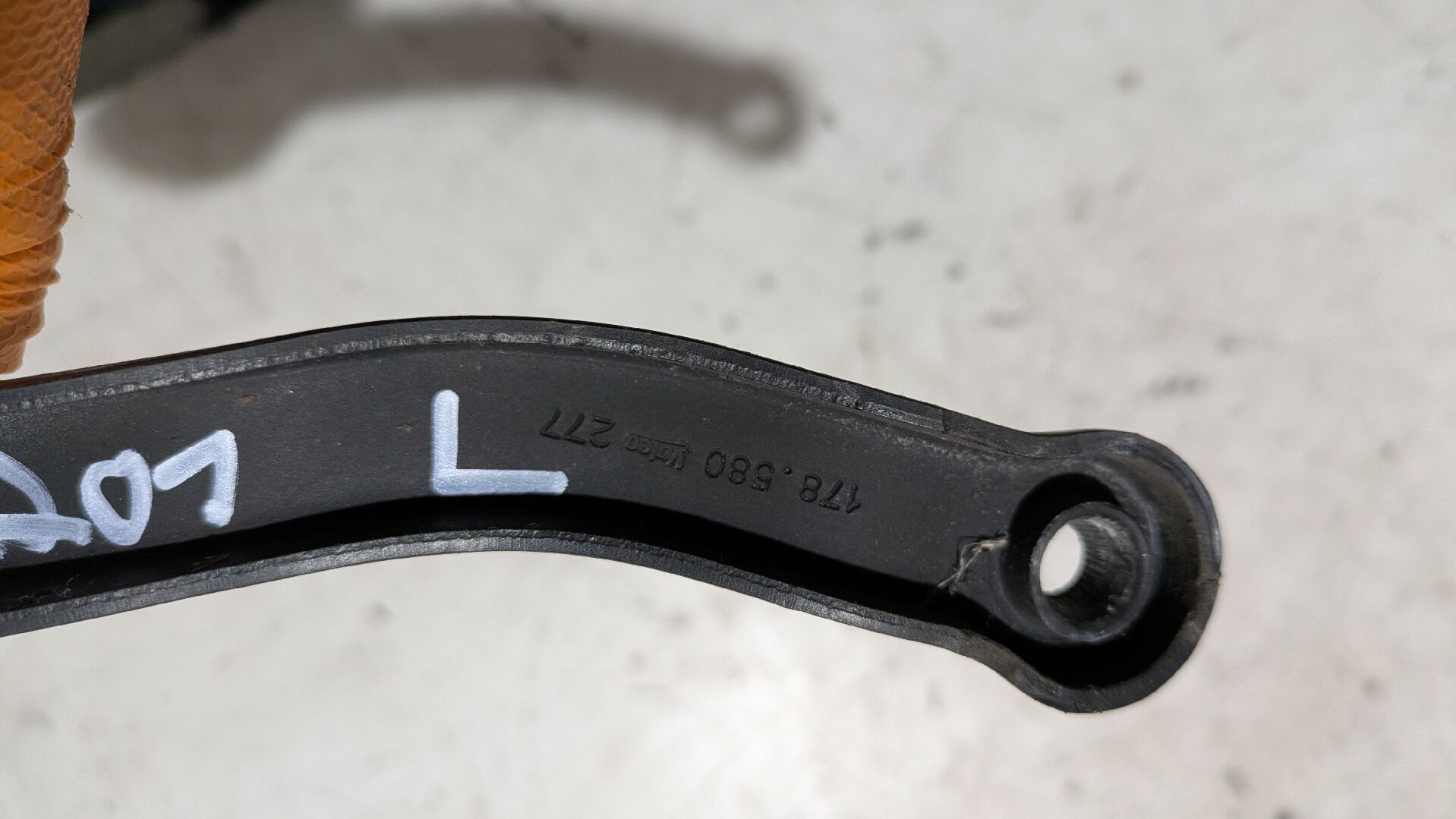 Scheibenwischerarm Links